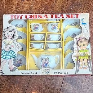 Vintage 1960 Toy China Tea Set, 17 Piece Set, Service for 4